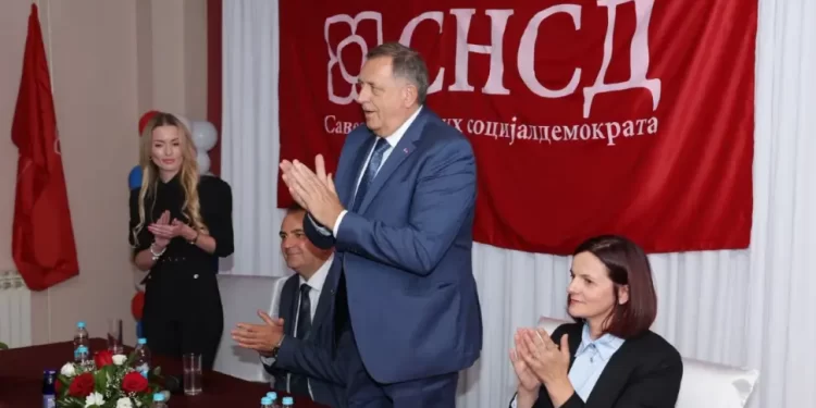 Dodik: SNSD nastavlja politiku ekonomskog razvoja i redovnih isplata