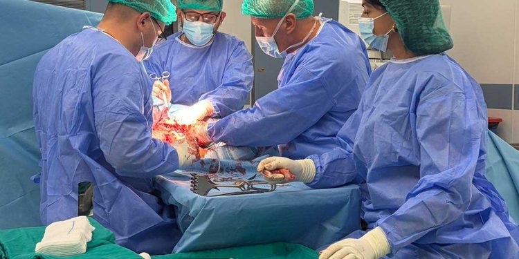 Složen onkološki operativni zahvat uspješno izveden u Klinici za ortopediju i traumatologiju UKC Republike Srpske