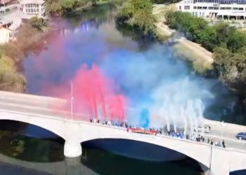 Ujedinjena Srpska opet drugačija od ostalih: Trebinje obojili u trobojku, Stevandić pokupovao zdrave proizvode na pijaci