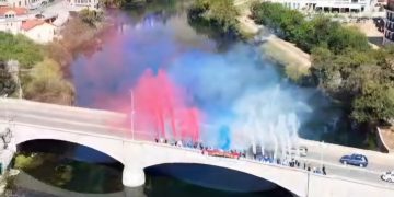 Ujedinjena Srpska opet drugačija od ostalih: Trebinje obojili u trobojku, Stevandić pokupovao zdrave proizvode na pijaci