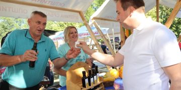 Selak posjetio Gastrofest: Bardača ponovo okupila brojne posjetioce