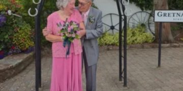 Nakon 30 godina prijateljstva shvatili da su jedno za drugo: Vjenčali se na mladoženjin 97. rođendan