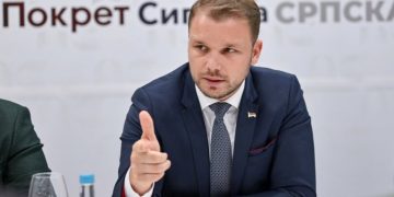 Stanivuković: “Droga u UKC-u, droga u automobilu premijera, nosite li je i u škole?”