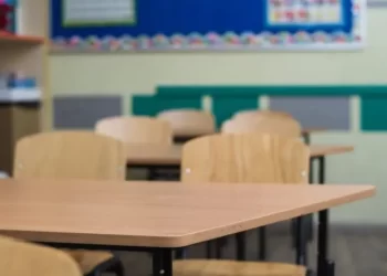 “Izađite na teren, uđite u učionicu i provedite jedan čas od 45 minuta sa učenicima”