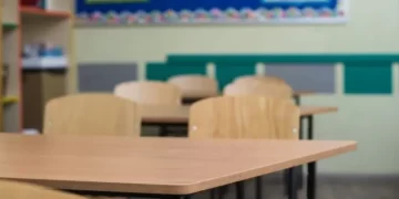 “Izađite na teren, uđite u učionicu i provedite jedan čas od 45 minuta sa učenicima”