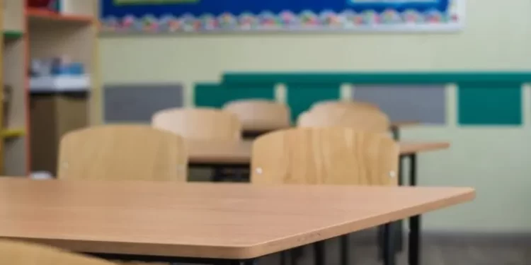 “Izađite na teren, uđite u učionicu i provedite jedan čas od 45 minuta sa učenicima”