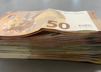 Hapšenje na granici: Pokušao u BiH da prenese 40.000 evra skrivenih u automobilu