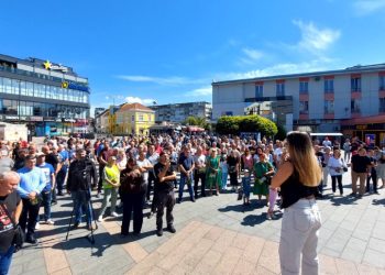 “Gušimo se u sumporu, u ministarskoj kancelariji ne smrdi”: Protest u Prijedoru zbog rudnika uglja na Bukovoj Kosi
