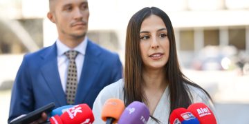 “Gorivo ide ka 4 KM”:  Vukomanović i Kresojević traže od vlasti hitne mjere