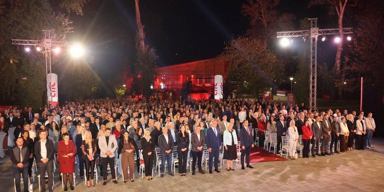 Spektakl u Staroj Adi: Pobjednička atmosfera na završnoj konvenciji SPS