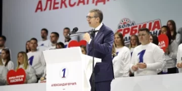 Vučić se lično zahvalio samo Stevandiću, Dodiku i Ficu: Građani u Novom Sadu skandirali “Republika Srpska”