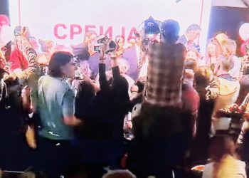 Studenti u blokadi: Srbija je slobodna! Obratio se Radomir Saičić
