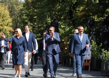 Rukovodstvo Srpske u šetnji gradom: Ovo je naša zemlja, naša Banjaluka, naša Republika Srpska