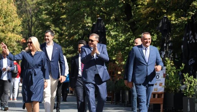 Rukovodstvo Srpske u šetnji gradom: Ovo je naša zemlja, naša Banjaluka, naša Republika Srpska