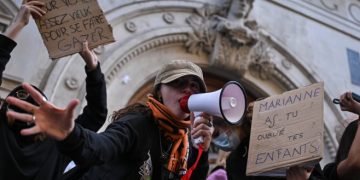 Francuska: Srednjoškolci nastavljaju proteste, pridružili im se i sindikati