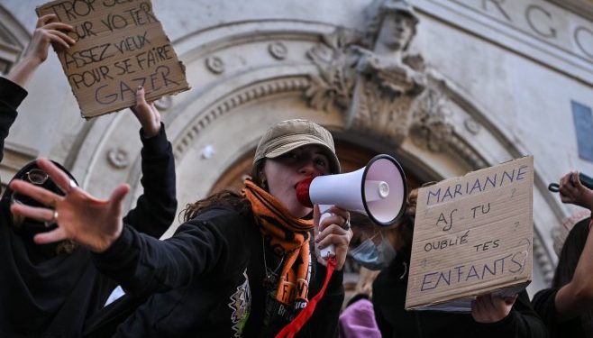 Francuska: Srednjoškolci nastavljaju proteste, pridružili im se i sindikati