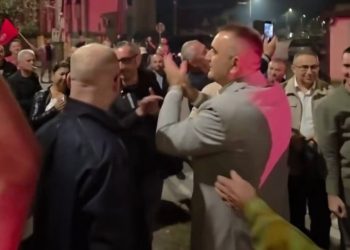Minić u Šamcu dočekan uz pjesmu i vatromet