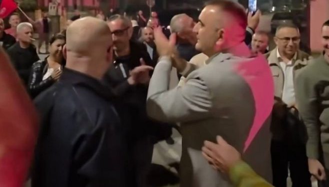 Minić u Šamcu dočekan uz pjesmu i vatromet