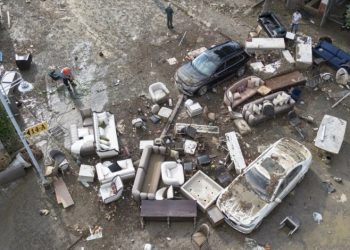 Obilne kiše i poplave u Instanbulu, vlasti  pozvale građane da ne izlaze (VIDEO)
