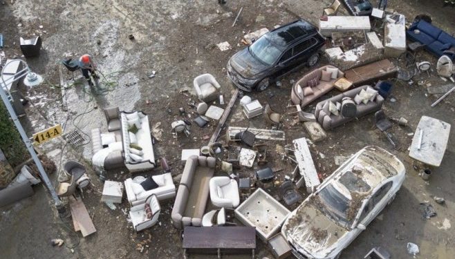Obilne kiše i poplave u Instanbulu, vlasti pozvale građane da ne izlaze (VIDEO)