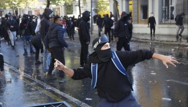 Demonstranti upali u Apelacioni sud u Tirani, sukobi sa policijom (VIDEO)