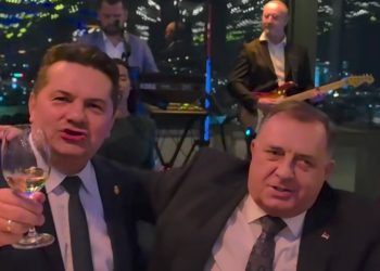 Stevandić slavi rođendan, zapjevao sa Dodikom