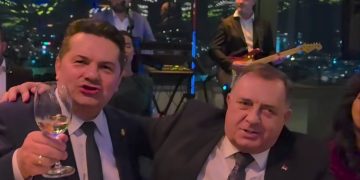 Stevandić slavi rođendan, zapjevao sa Dodikom